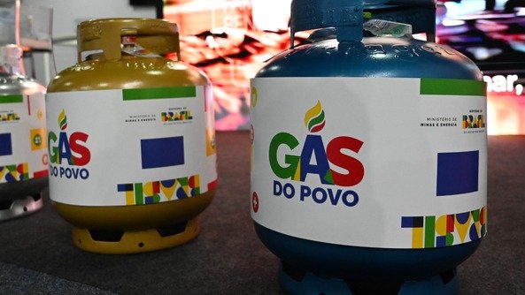 Botij&otilde;es com a marca do programa G&aacute;s do Povo, que oferece vale-recarga para fam&iacute;lias de baixa renda. -  (crédito: Ricardo Botelho/MME)