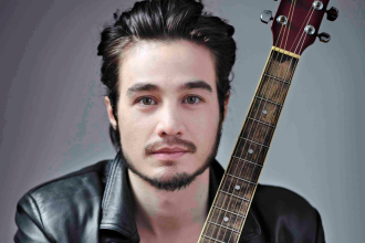 Por conta da má postura, em outubro de 2025 o cantor Tiago Iorc foi hospitalizado às pressas -  (crédito: Divulgação)