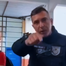 Policial militar agride estudantes dentro de escola pública - Reprodução/Redes sociais 
