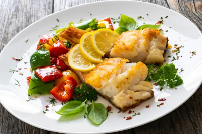 O prato de bacalhau com piment&otilde;es para a P&aacute;scoa segue a tend&ecirc;ncia de preparo r&aacute;pido e saud&aacute;vel na air fryer -  (crédito: Brit&acirc;nia/Divulga&ccedil;&atilde;o)