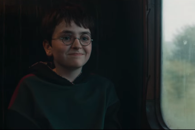 Na nova adapta&ccedil;&atilde;o, o trio principal ser&aacute; interpretado por Dominic McLaughlin (Harry), Alastair Stout (Ron) e Arabella Stanton (Hermione).  -  (crédito: HBO Max/Reprodu&ccedil;&atilde;o)