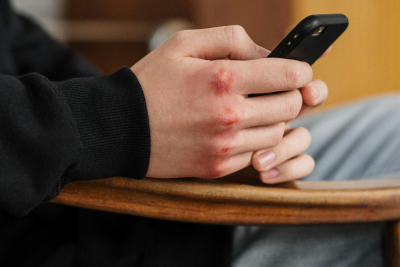 O jovem foi apreendido e encaminhado às autoridades competentes, acompanhado do responsável legal, junto com o celular utilizado na prática -  (crédito: Hillside Horizon)