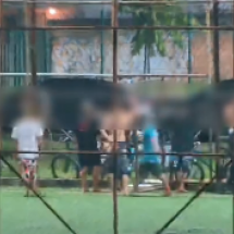 Vídeo mostra homem sendo preso enquanto jogava bola em MG - Prefeitura Pouso Alegre/Divulgação