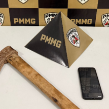 Homem é preso ao ameaçar invadir escola com revólver e faca em MG - PMMG/Reprodução