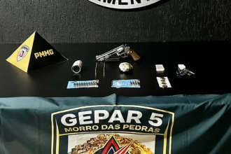 De acordo com a PM, o suspeito tem ligação com uma organização criminosa liderada por um indivíduo conhecido como 'Timtim' -  (crédito: PMMG/Reprodução)
