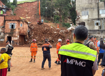 O Corpo de Bombeiros realizou buscas intensas durante as primeiras semanas após a tragédia -  (crédito: Ministério Público de Minas Gerais/Reprodução)