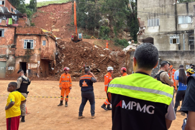 O Corpo de Bombeiros realizou buscas intensas durante as primeiras semanas após a tragédia -  (crédito: Ministério Público de Minas Gerais/Reprodução)