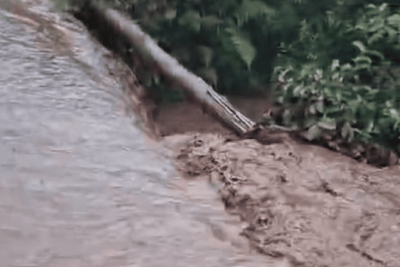 Estrutura de mineradora transborda em Itatiaiuçu (MG) -  (crédito: Divulgação/Corpo de Bombeiros)
