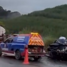 MG: batida entre carro e caminhão deixa quatro mortos na BR-262 - Redes Sociais/Reprodução