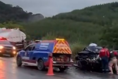 As quatro vítimas estavam no veículo de passeio e morreram no local -  (crédito: Redes Sociais/Reprodução)