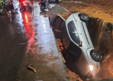 No momento do acidente chovia, o que pode ter comprometido a visibilidade do motorista -  (crédito: Redes Sociais/Reprodução)