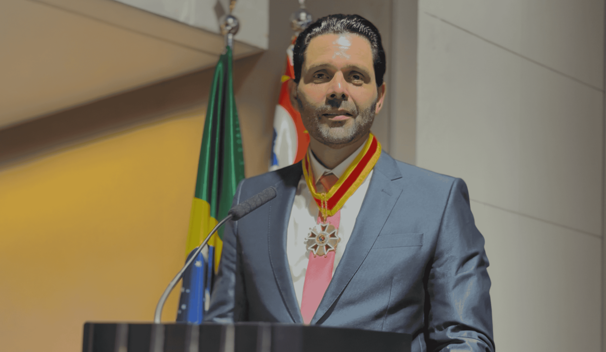 Empresário do setor automotivo é condecorado - DINO