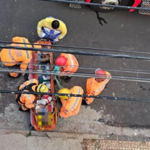 Operário sofre choque de 13,8 mil volts em obra e sobrevive em MG - Corpo de Bombeiros/Reprodução