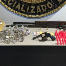 Adolescente é apreendido com escopeta e 151 buchas de maconha em Contagem - PMMG/Reprodução