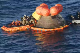 Artemis II: astronautas são resgatados no Oceano Pacífico