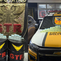 Dupla é presa com meio milhão em dinheiro vivo na BR-040, em BH - PMRv/Reprodu&ccedil;&atilde;o