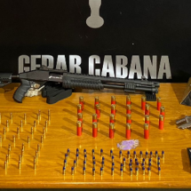 Homem é preso com pistolas e escopeta ao ameaçar companheira em BH - PMMG/Reprodução