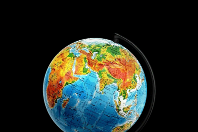 Em diferentes países, peças de vestuário ganharam status de símbolos nacionais. Mais do que roupas, refletem a história, o clima e os costumes de cada povo, expressando identidades culturais marcantes.
 -  (crédito: Imagem de Monika Grafik por Pixabay)