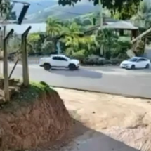 Homem é preso por 'stalkear' ex e causar acidente em fuga; veja vídeo - PMMG/Reprodução