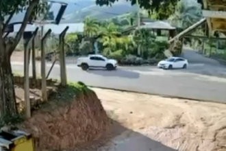  Vídeo: homem é preso por perseguir ex e causar acidente em fuga