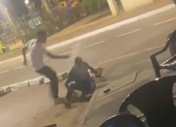 Vídeo: Dois são presos por garrafadas em homem em Patos de Minas -  (crédito: ReproduÃ§Ã£o/Redes Sociais)