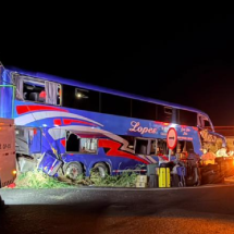 Ônibus que bateu em carreta levava fiéis em excursão religiosa - Divulgação/CBMMG