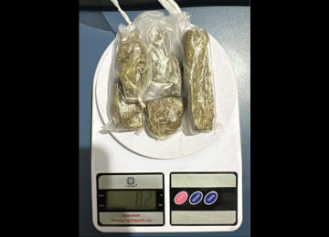 PMMG prende suspeito de comprar drogas para revender para colegas de trabalho em abatedouro de frangos no Oeste de Minas -  (crédito: Divulgação/PMMG)