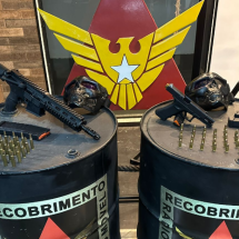 Preso com fuzil e 840 pinos de cocaína ao fugir de guerra do tráfico; veja - PMMG/Reprodução