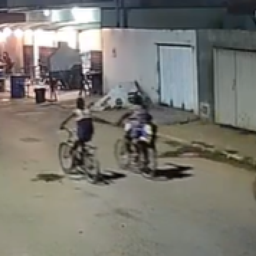 Vídeo: ciclista é atropelado na frente da filha e mulher em MG
