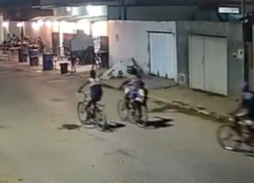 Filha se desesperou ao ver pai atropelado em avenida de Minas -  (crédito: Redes Sociais/Reprodução)