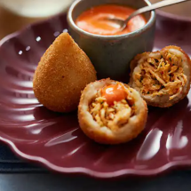 Por que a coxinha dá tão certo? A ciência e a história por trás do salgado mais amado do país - Portal Giro 10