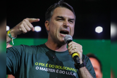Internautas questionam divergência entre fala de Flávio Bolsonaro sobre parcelas atrasadas e versão da GOUP Entertainment
 -  (crédito: Vitor Souza/AFP)