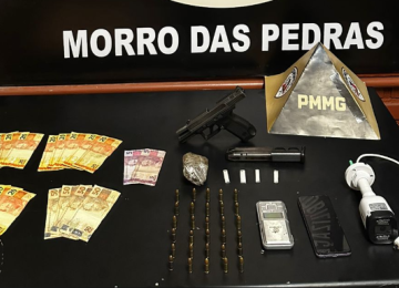 Os três suspeitos foram presos em flagrante e encaminhados à Polícia Civil -  (crédito: PMMG/Reprodução)