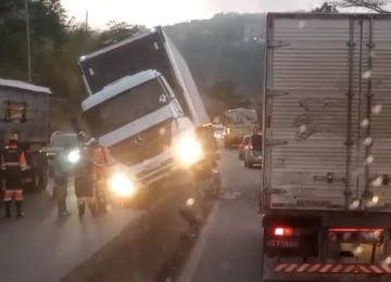 Aplicativos de navegação já registram congestionamento no trecho, com reflexos até a região do posto Beija-Flor. -  (crédito: Redes Sociais/Reprodução)
