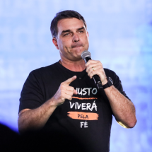 'Não vou me curvar', diz Flávio em meio à crise com Vorcaro - Folhapress
