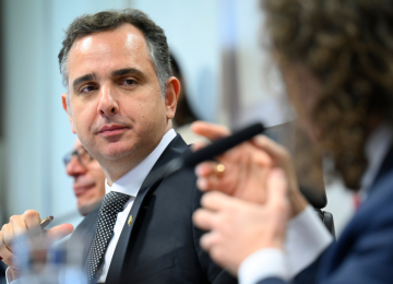 Pacheco ainda não bateu o martelo sobre a disputa e aguarda uma conversa direta com Lula antes de tomar uma decisão definitiva -  (crédito: Andressa Anholete/Agência Senado)
