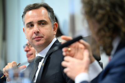 Pacheco ainda não bateu o martelo sobre a disputa e aguarda uma conversa direta com Lula antes de tomar uma decisão definitiva -  (crédito: Andressa Anholete/Agência Senado)