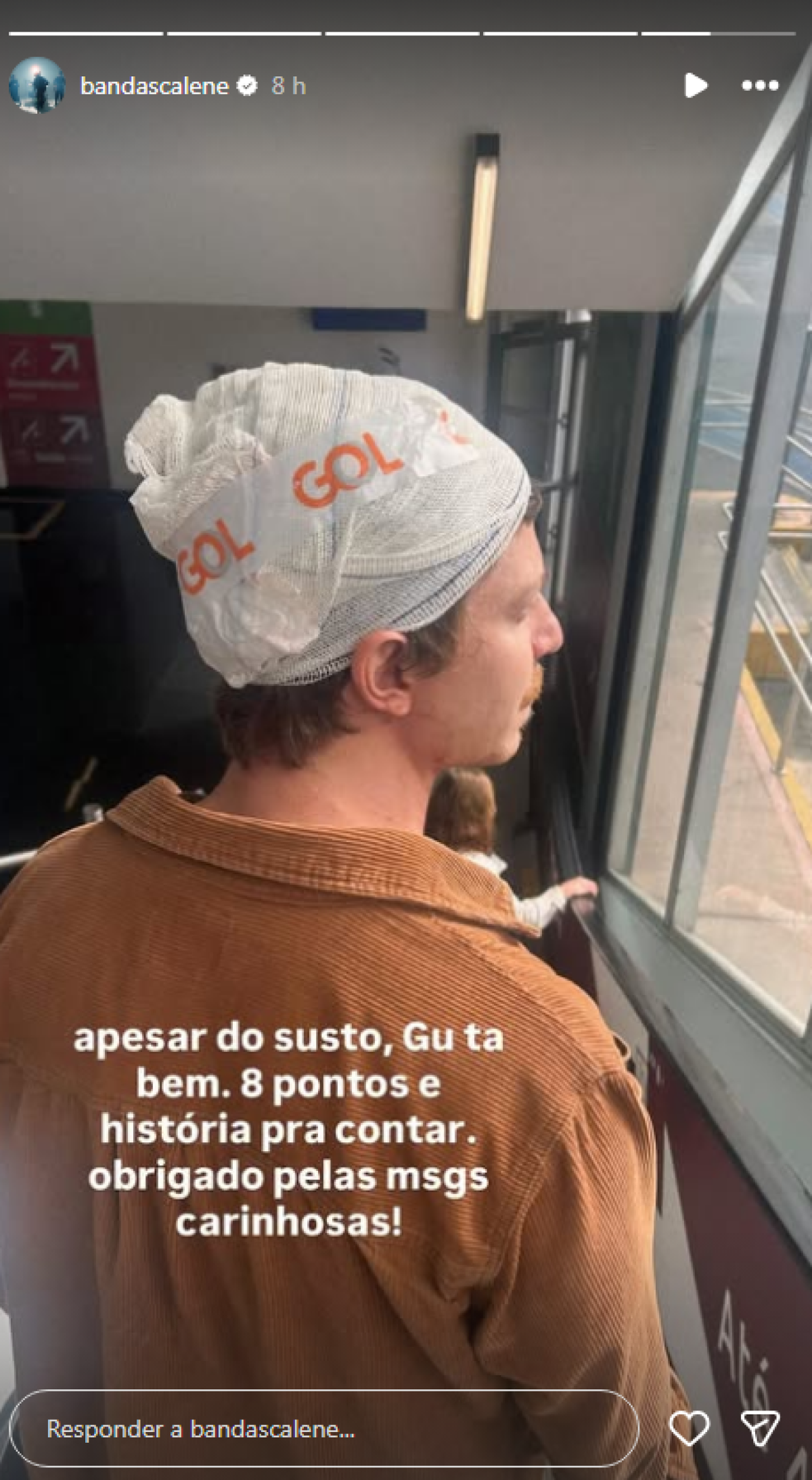 Homem com cabe&ccedil;a enfaixada