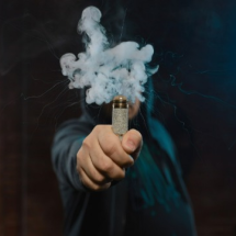 INCA alerta para os riscos de cigarros com sabor e aroma entre jovens - DINO