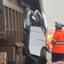 BR-381: acidente grave entre caminhão e carreta deixa um morto em MG - Redes Sociais/Reprodução
