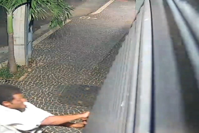 Homem &eacute; preso furtando port&atilde;o e pol&iacute;cia descobre que ele tinha 44 passagens -  (crédito: Redes Sociais/Reprodu&ccedil;&atilde;o)