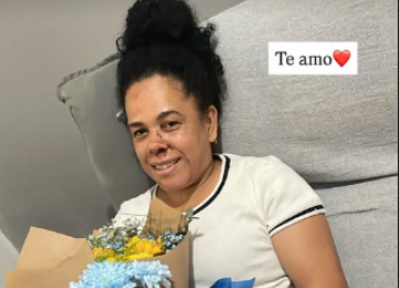 O momento da alta hospitalar foi compartilhado nas redes sociais pela filha da vítima, Thaine Eloisa -  (crédito: Redes Sociais/Reprodução)