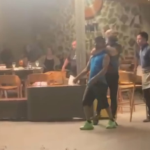 Homem invade bar, joga cadeiras e morre ao ser contido com 'mata-leão" - ReproduÃ§Ã£o/redes sociais