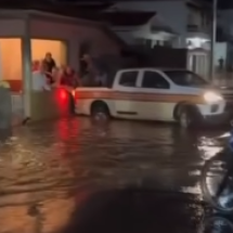 "Eu tenho culpa da chuva?", diz prefeito em bate-boca com moradores; vídeo - Redes Sociais/Reprodução