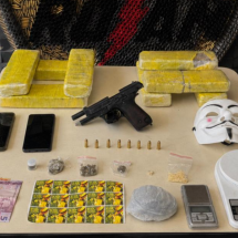 Membro do PCC é preso com armas e drogas em Contagem - PMMG/Reprodução