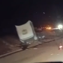 BR-381: novo tombamento de carreta de combustível fecha rodovia em Minas - Redes Sociais/Reprodução