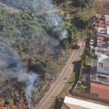 Vídeo: mulher é procurada por provocar incêndio em parque de Patos de Minas - CBMG/Divulga&ccedil;&atilde;o