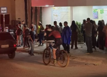 Segundo o proprietário do veículo, uma conhecida sugeriu que ela dirigisse um carro automático por ser mais fácil -  (crédito: Redes Sociais/Reprodução)