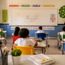 Evasão Escolar no Brasil tem causas multifacetadas - DINO