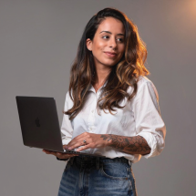 Nathália Carvalho lança sistema de marketing médico - DINO
